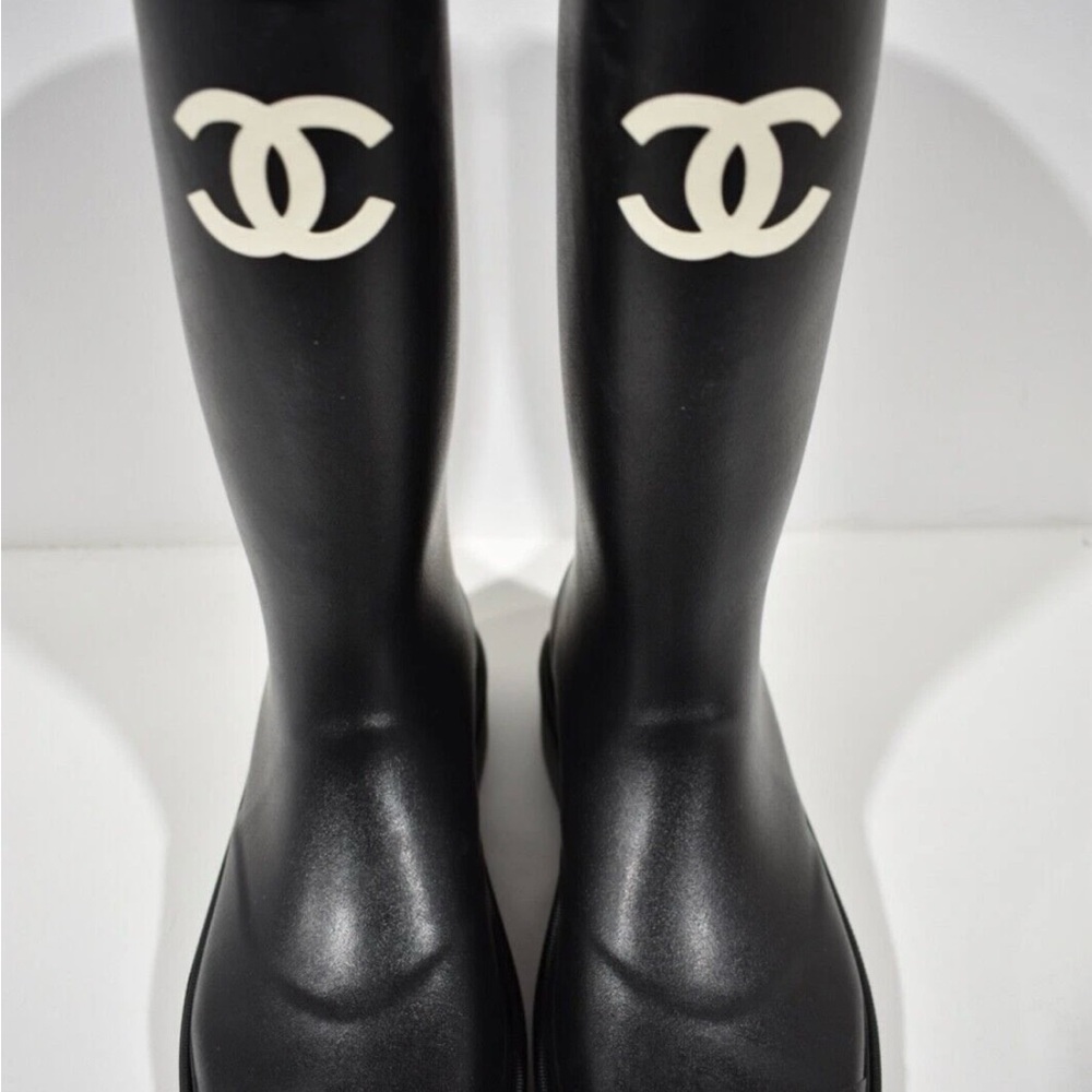 CHANEL Black and White Logo Knee-High Boots - Picture 4 of 7